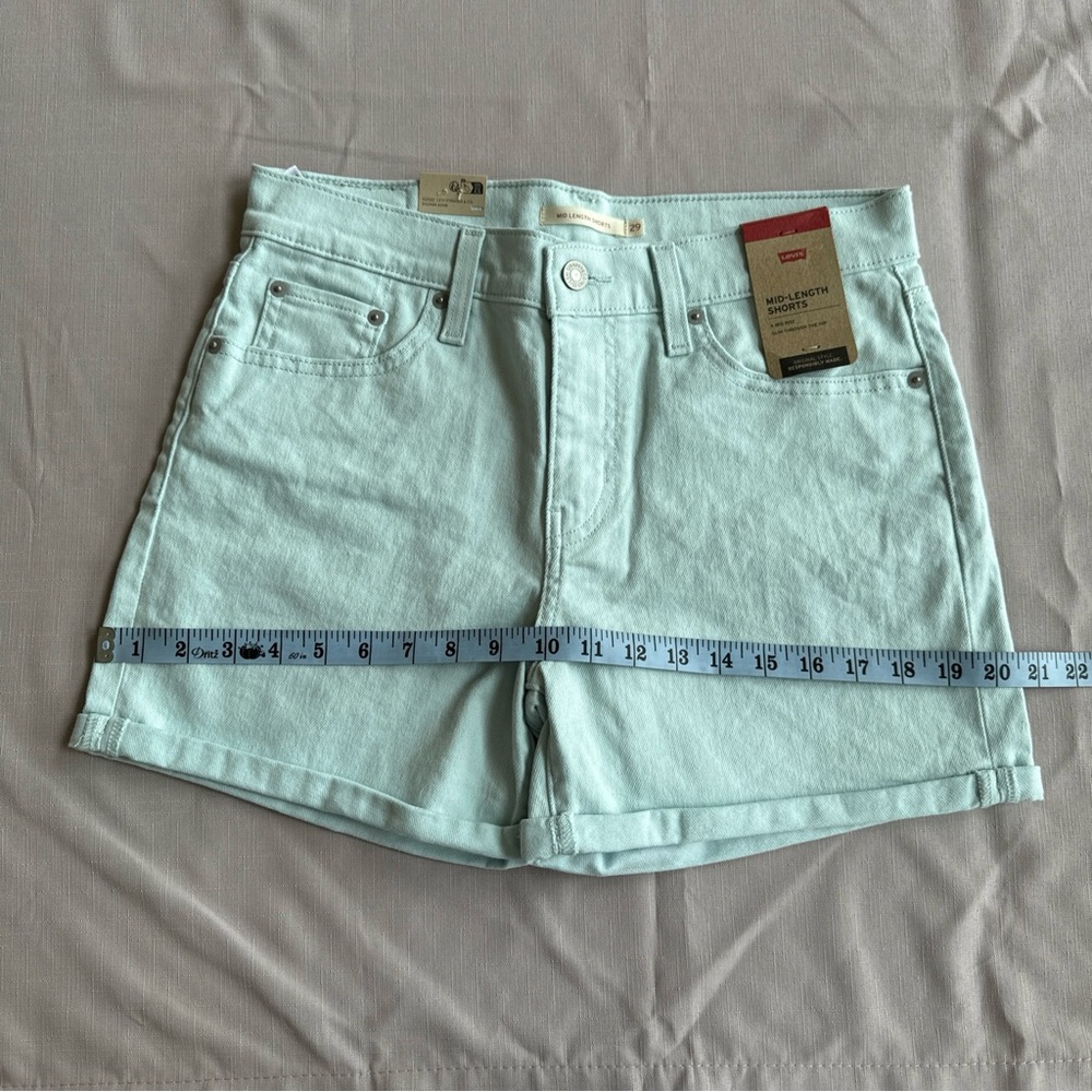 Levi's Women's Mid Length Shorts Mint Green Size 8/29W-NWT 49.00 - Picture 3 of 9